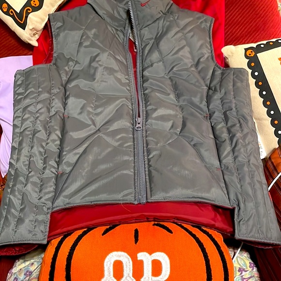 Nike Vest Never Worn in Gray and Rust. - Picture 9 of 11